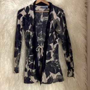 Simply Vera Vera Wang gray cardigan with blue and green flowers.